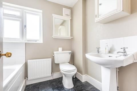 16b Weiss Road, London, SW15 1DH