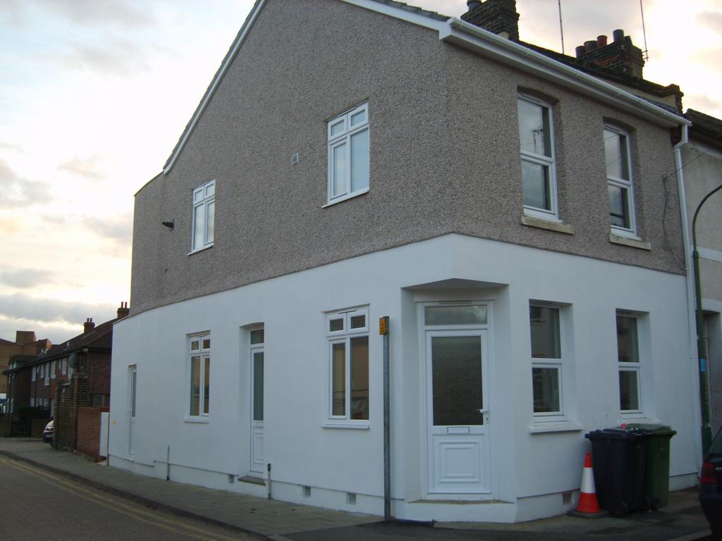 GORDON ROAD, DARTFORD, KENT, DA1 2LG 2 bed flat £850 pcm (£196 pw)