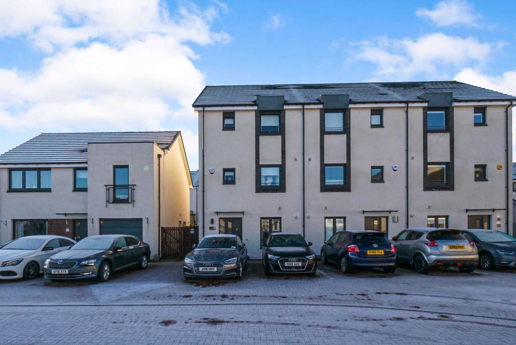 Crofton Square, Renfrew 4 bed townhouse £233,000