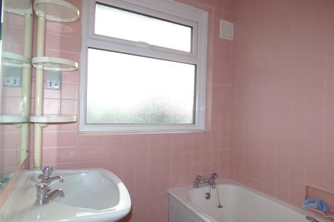 8 Burnedge Fold Road, Grasscroft, Oldham, OL4 4EE