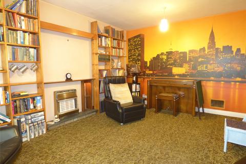 8 Burnedge Fold Road, Grasscroft, Oldham, OL4 4EE