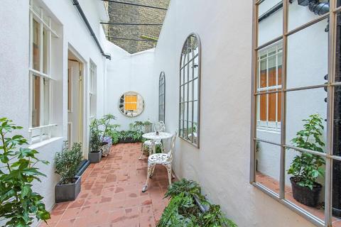 40a Emperors Gate, London, SW7 4HJ