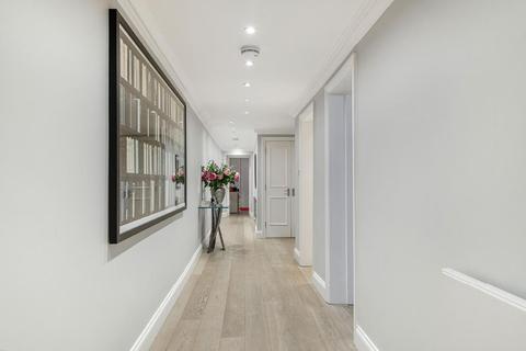 40a Emperors Gate, London, SW7 4HJ