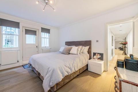40a Emperors Gate, London, SW7 4HJ
