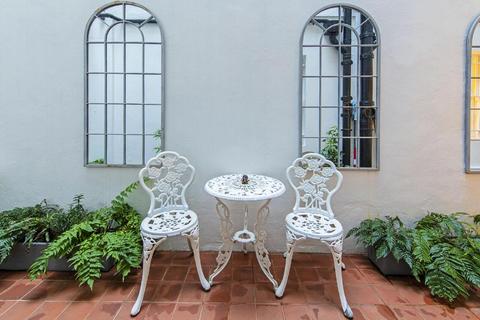 40a Emperors Gate, London, SW7 4HJ