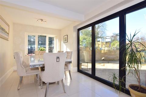 49 Spring Grove, Loughton, IG10 4QD