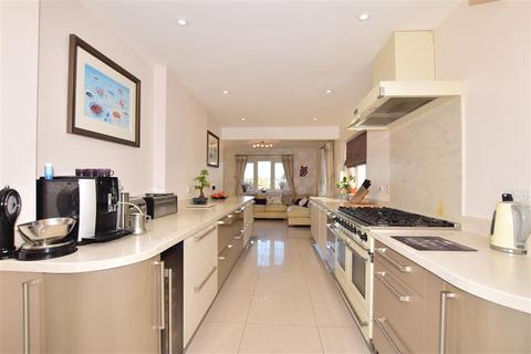 49 Spring Grove, Loughton, IG10 4QD