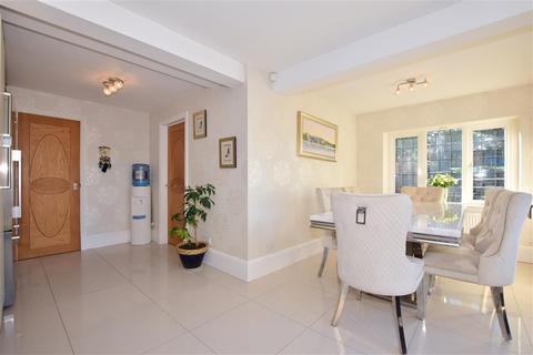 49 Spring Grove, Loughton, IG10 4QD