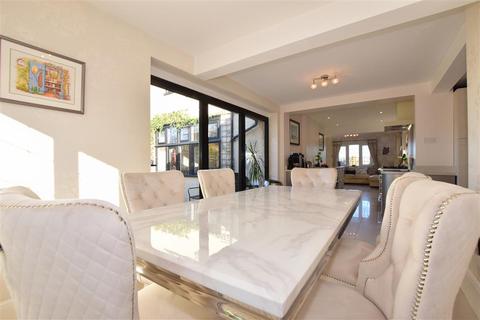 49 Spring Grove, Loughton, IG10 4QD