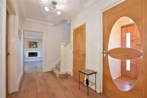 49 Spring Grove, Loughton, IG10 4QD