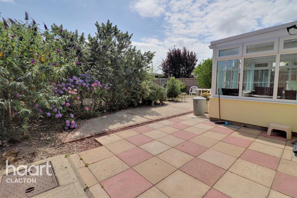 Burrs Road, ClactonOnSea 3 bed detached bungalow £260,000