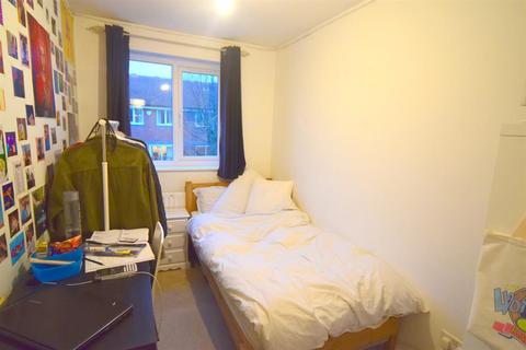 5 Chiltern Close, Worcester Park, KT4 8LW