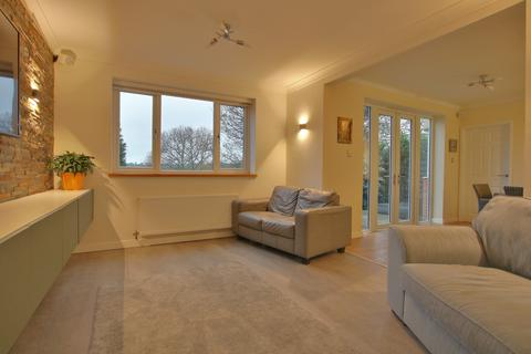 1 Ardnave Crescent, Bassett, Southampton, SO16 7FL