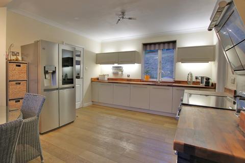 1 Ardnave Crescent, Bassett, Southampton, SO16 7FL