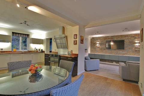 1 Ardnave Crescent, Bassett, Southampton, SO16 7FL