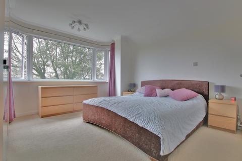 1 Ardnave Crescent, Bassett, Southampton, SO16 7FL