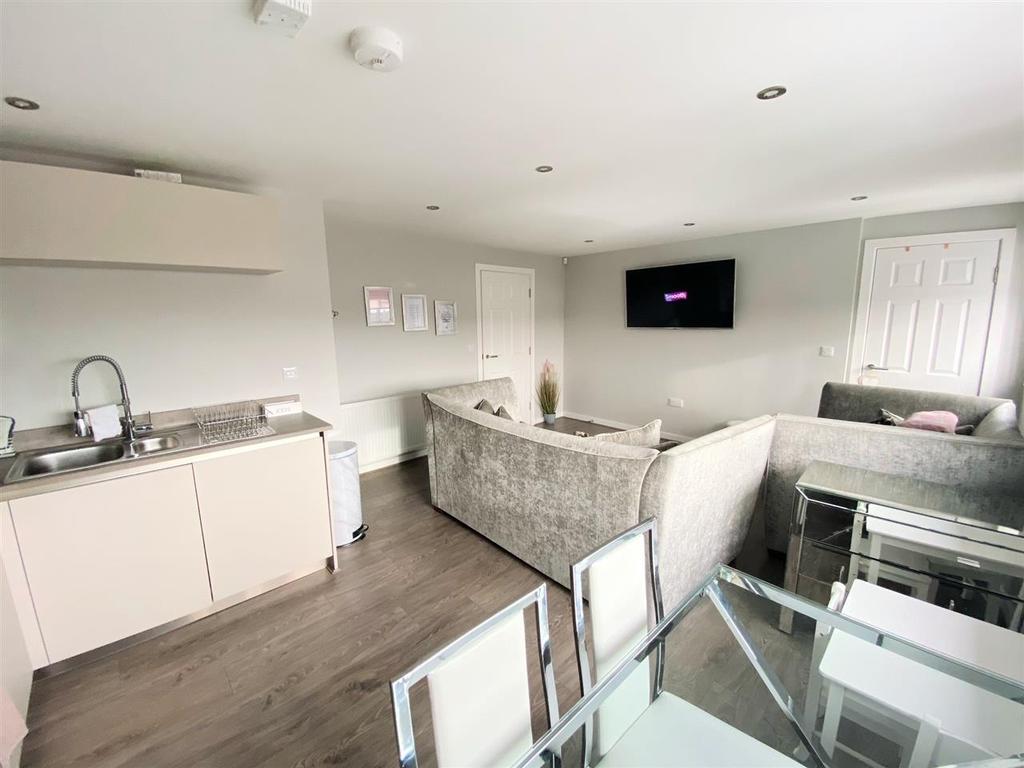 Kitchen /Dining Area