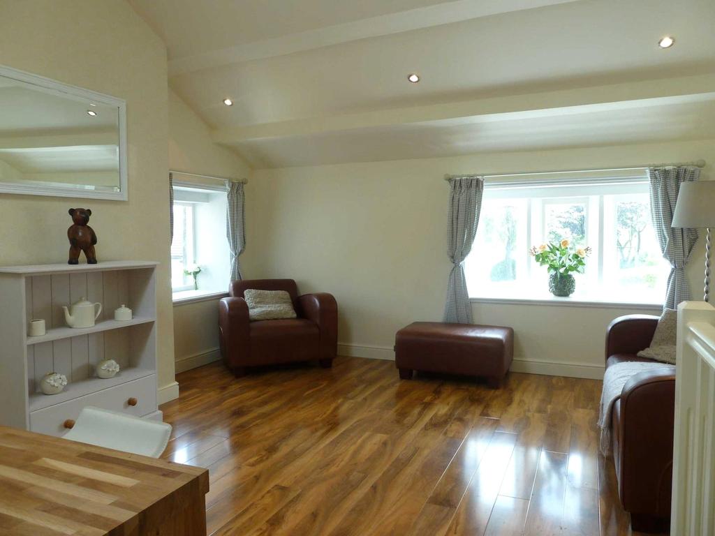 Wall Hill Cottages, Wall Hill Road, Dobcross, Saddleworth, OL3 1 bed semidetached house £144,500