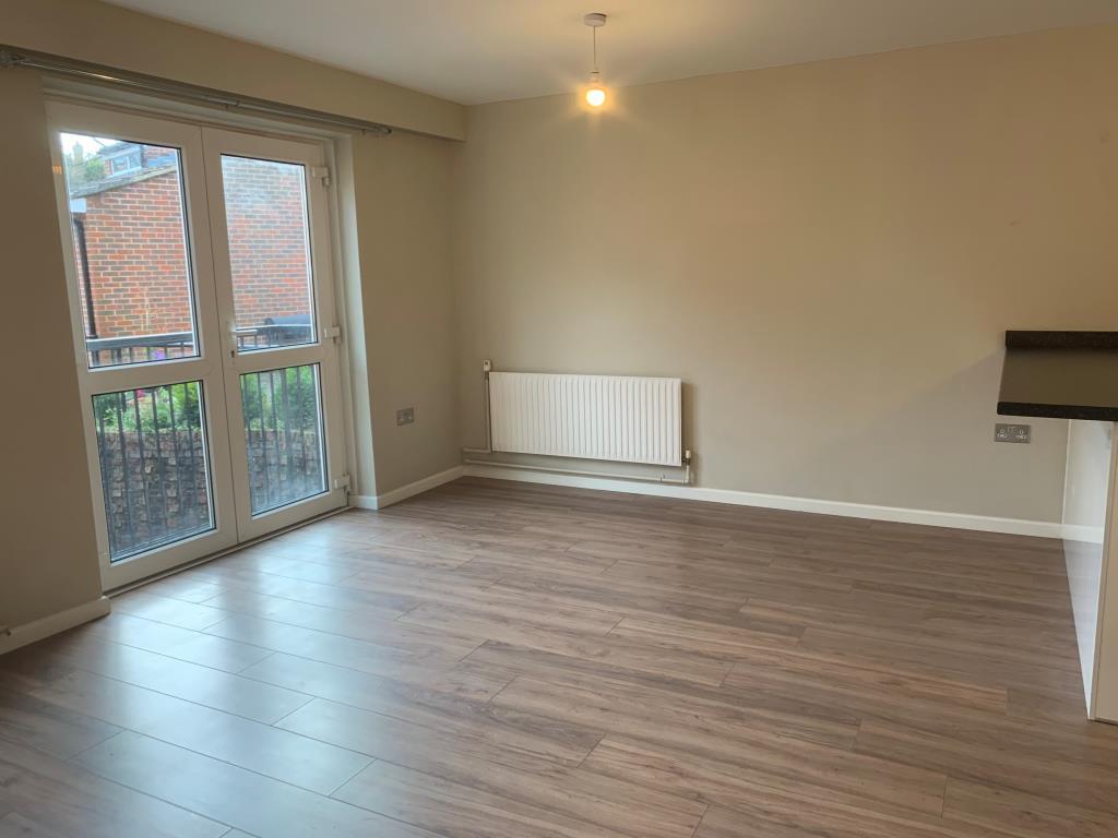 Woking, Surrey, GU22 Studio to rent £850 pcm (£196 pw)