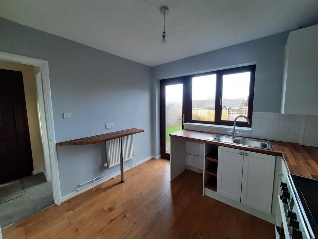 St. Matthews Road, Kettering, NN15 3 bed semidetached house £925 pcm