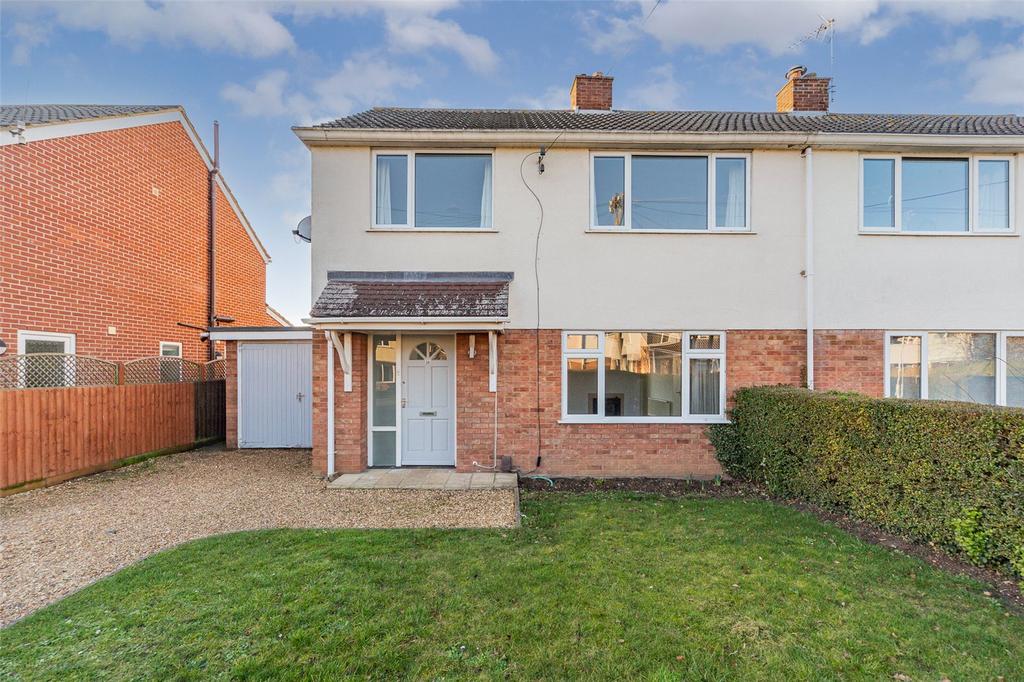 Buristead Road, Great Shelford... 3 bed semidetached house £1,700