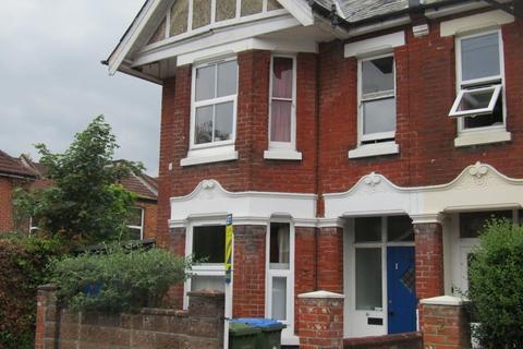 5 bedroom semi-detached house to rent, Richmond Gardens, Southampton