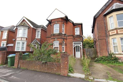 7 bedroom semi-detached house to rent, Gordon Avenue, Southampton