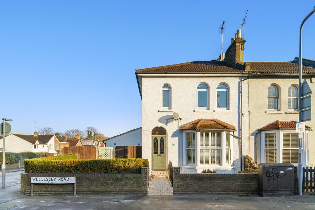 Wellesley Road, Wanstead 3 bed end of terrace house £975,000