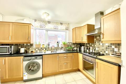 1 bedroom in a flat share to rent - 1 Elmfield Road, SW17
