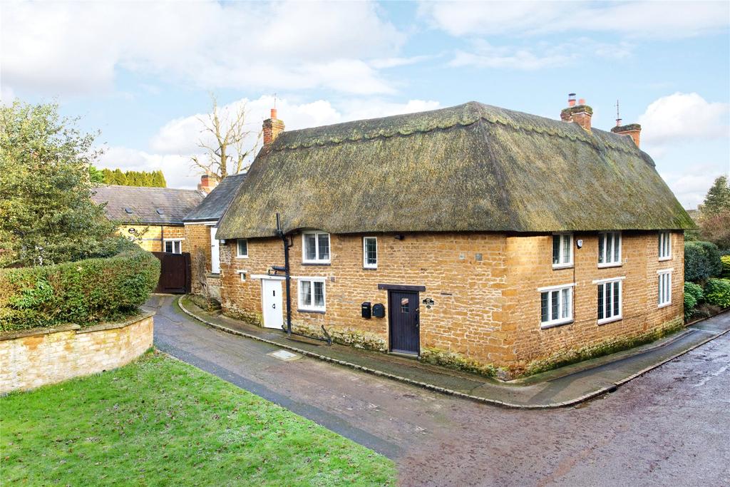 Church Way, Thorpe Malsor, Northamptonshire, NN14 5 bed detached house