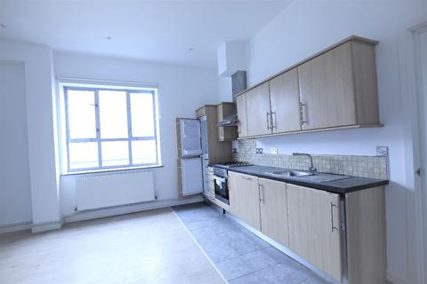 3 bedroom flat to rent, 23a Benwell Road, London N7
