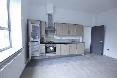 3 bedroom flat to rent, 23a Benwell Road, London N7