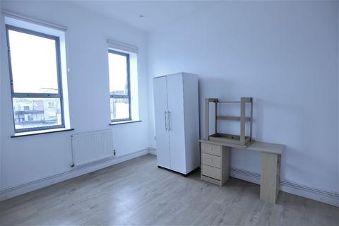 3 bedroom flat to rent, 23a Benwell Road, London N7