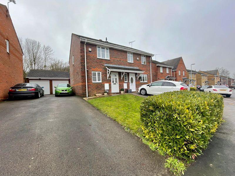 Coopers Way, Houghton Regis 2 bed semidetached house £250,000