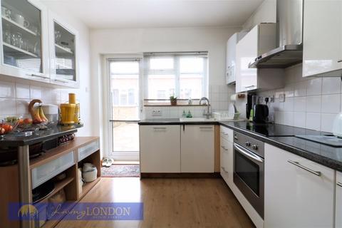 126 Walpole Road, London, N17 6BW