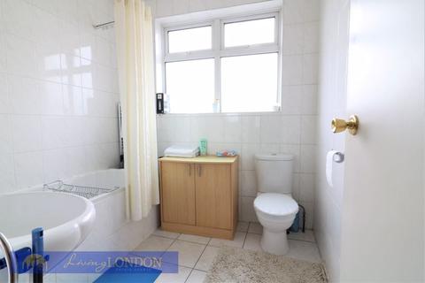 126 Walpole Road, London, N17 6BW