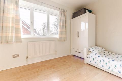8 Chelmsford Close, Sutton, SM2 5BG