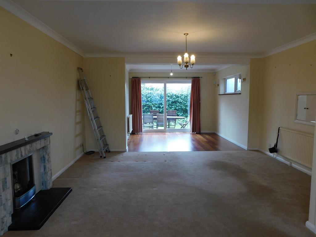 Sutherland Avenue, Sunbury, TW16 6LL 5 bed end of terrace house £