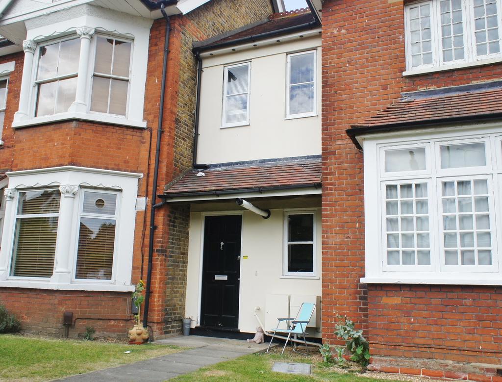 Abbey Lodge, Gresham Road, Staines TW18 1 bed end of terrace house £