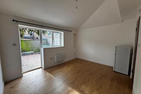 Studio to rent, Chapter Road , Dollis Hill, NW2