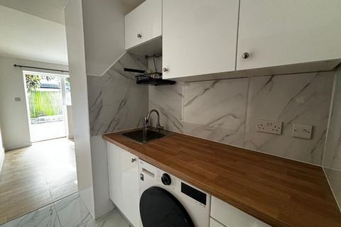 Studio to rent, Chapter Road , Dollis Hill, NW2