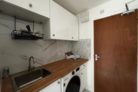 Studio to rent, Chapter Road , Dollis Hill, NW2
