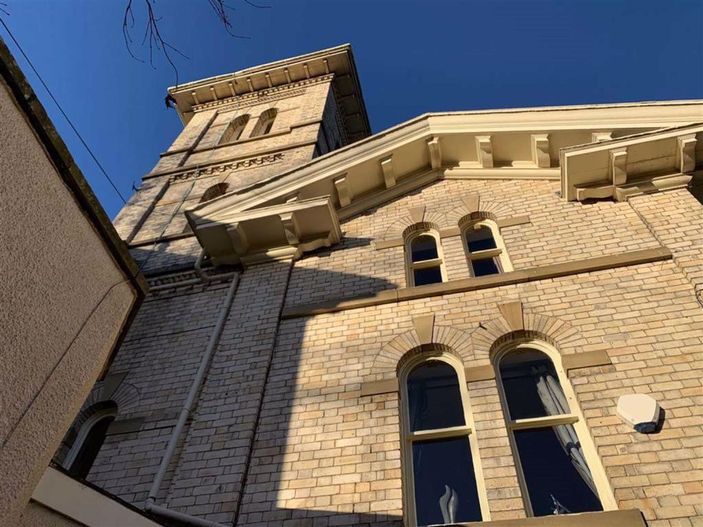 Woodbrook Road, Alderley Edge, Cheshire 2 bed apartment £3,750 pcm (£