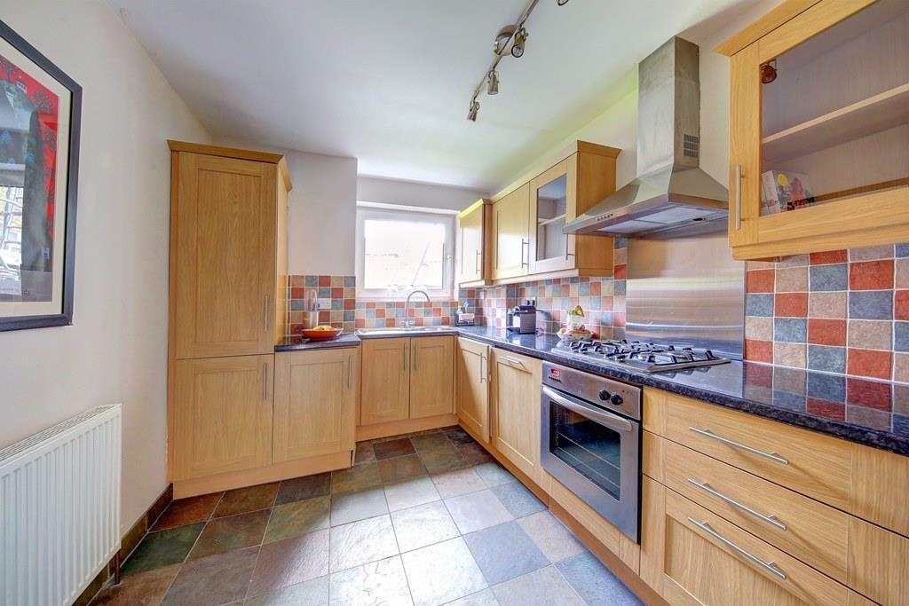 8 catherine court lake road kitchen.jpg