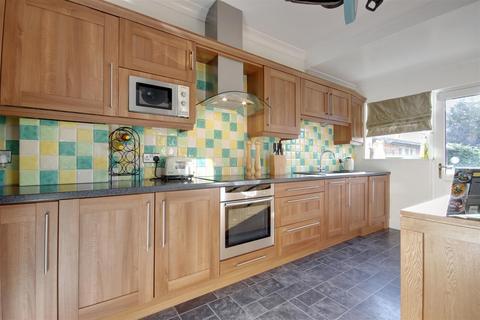 247 Cottingham Road, Hull, HU5 4AU