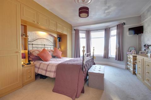 247 Cottingham Road, Hull, HU5 4AU