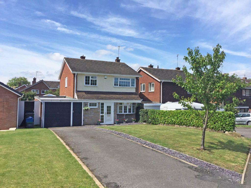 10, Windsor Road, Albrighton, Wolverhampton, WV7 4 bed detached house