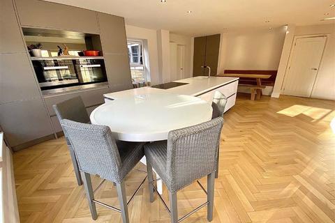 6 Chiltern Drive, Mirfield, WF14 8PZ