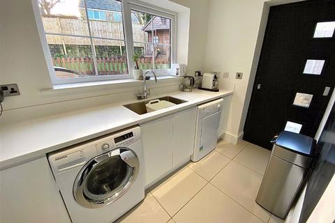 6 Chiltern Drive, Mirfield, WF14 8PZ