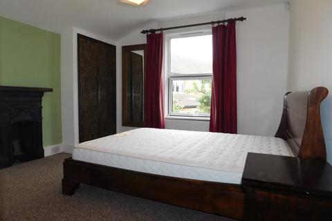 122b Oaklands Road, Hanwell, London, W7 2DX